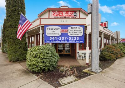 Eats and Treats Cafe